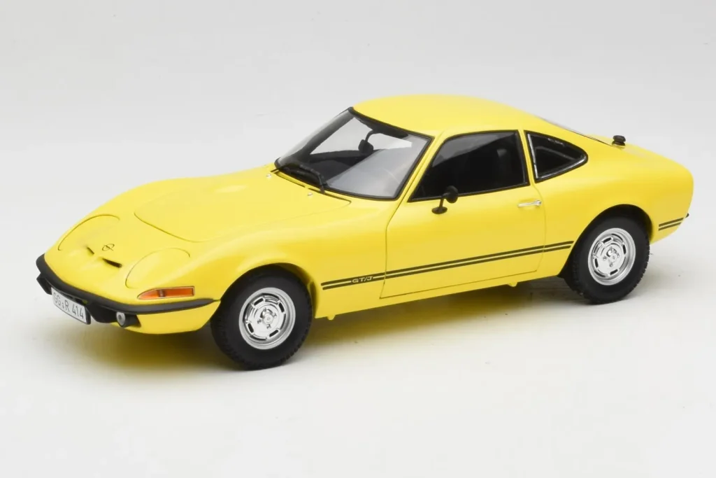 โมเดลรถ 1:18 Opel GT/J สีเหลือง Minichamps (มือสอง)