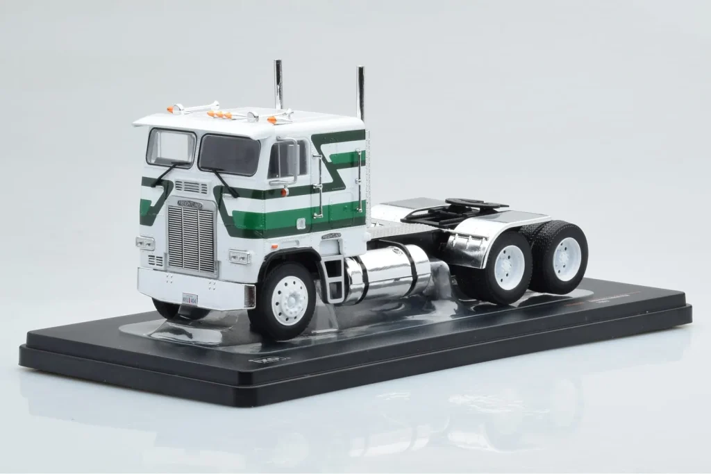 Model 1:43 Freightliner FLA White Green IXO