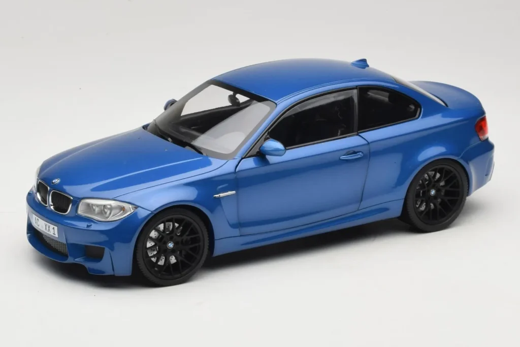 车型 1:18 BMW 1M Coupe E82 金属蓝 Minichamps
