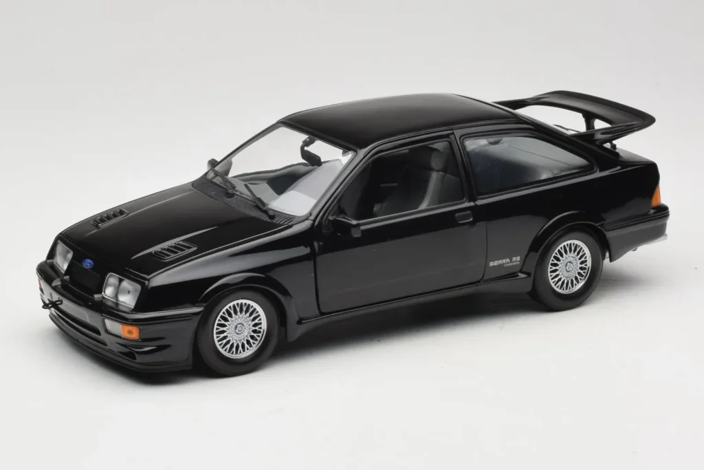 Model 1:18 Ford Sierra RS Cosworth Black Minichamps