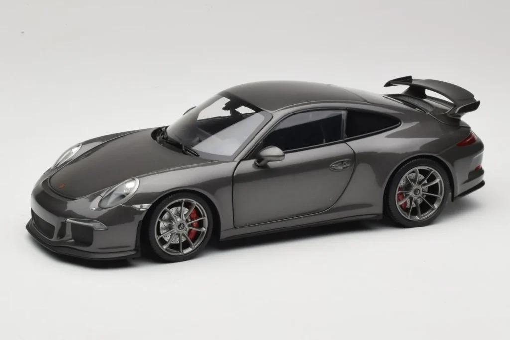 โมเดลรถ 1:18 Porsche 911 991 GT3 สีเทาเมทัลลิก Minichamps (มือสอง)