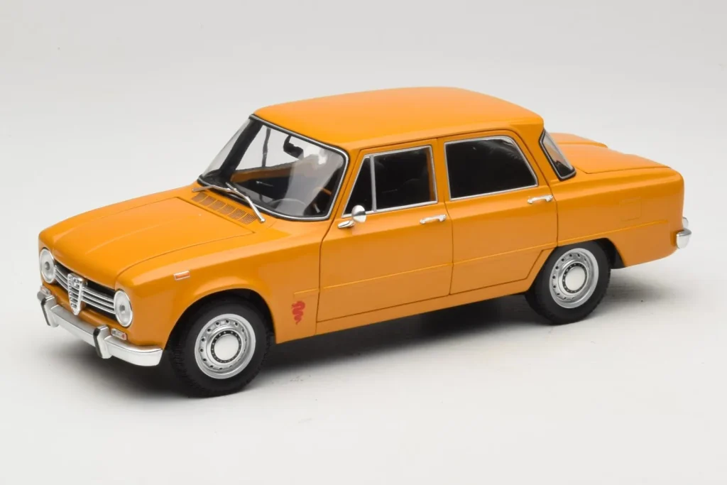 โมเดลรถ 1:18 Alfa Romeo Giulia 1300 Super สีส้ม Minichamps (มือสอง)