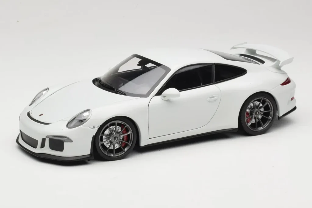 Model 1:18 Porsche 911 991 GT3 White With Silver Wheels Minichamps