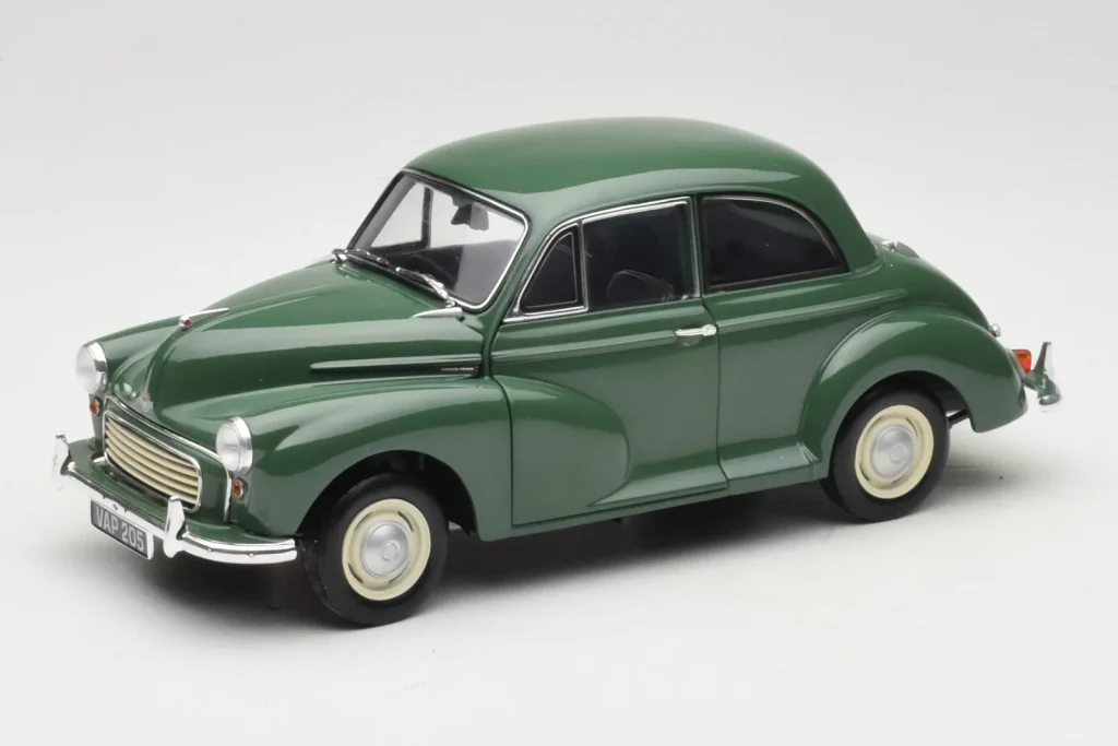 โมเดลรถ 1:18 Morris Minor สีเขียว Minichamps (มือสอง)