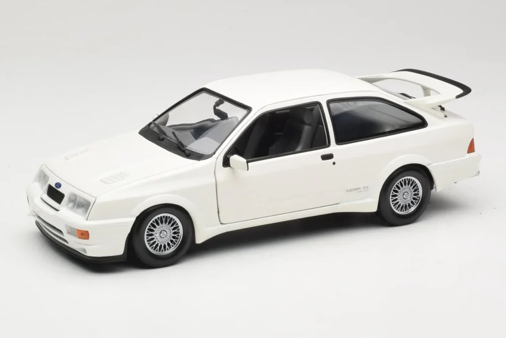 Model 1:18 Ford Sierra RS Cosworth white Minichamps