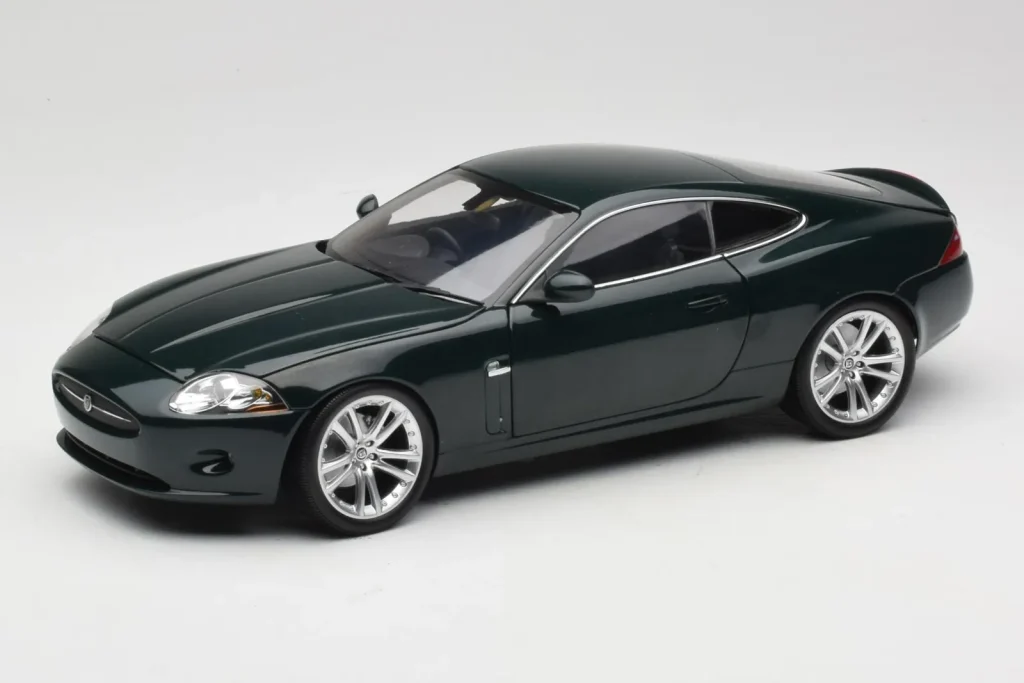 โมเดลรถ 1:18 Jaguar XK X150 สีเขียว Minichamps [153130503] (มือสอง)