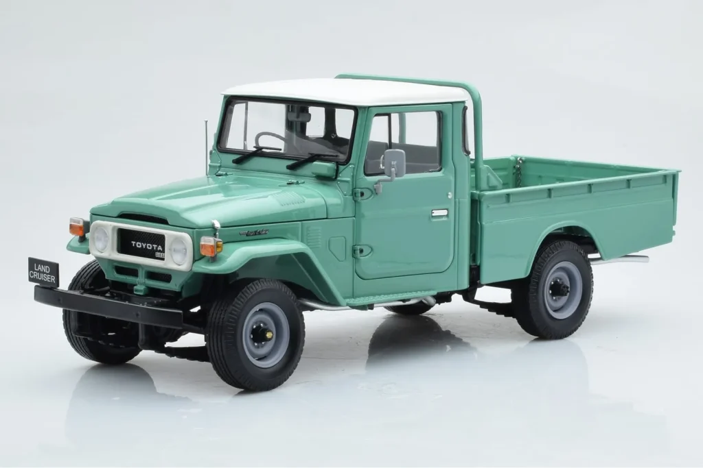 โมเดลรถ 1:18 Toyota Land Cruiser 40 4×4 Pickup สีเขียว Kyosho