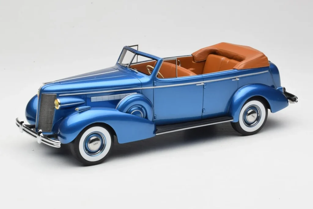 Model 1:18 Buick Roadmaster 80-C Four Door Phaeton metallic blue BoS Models