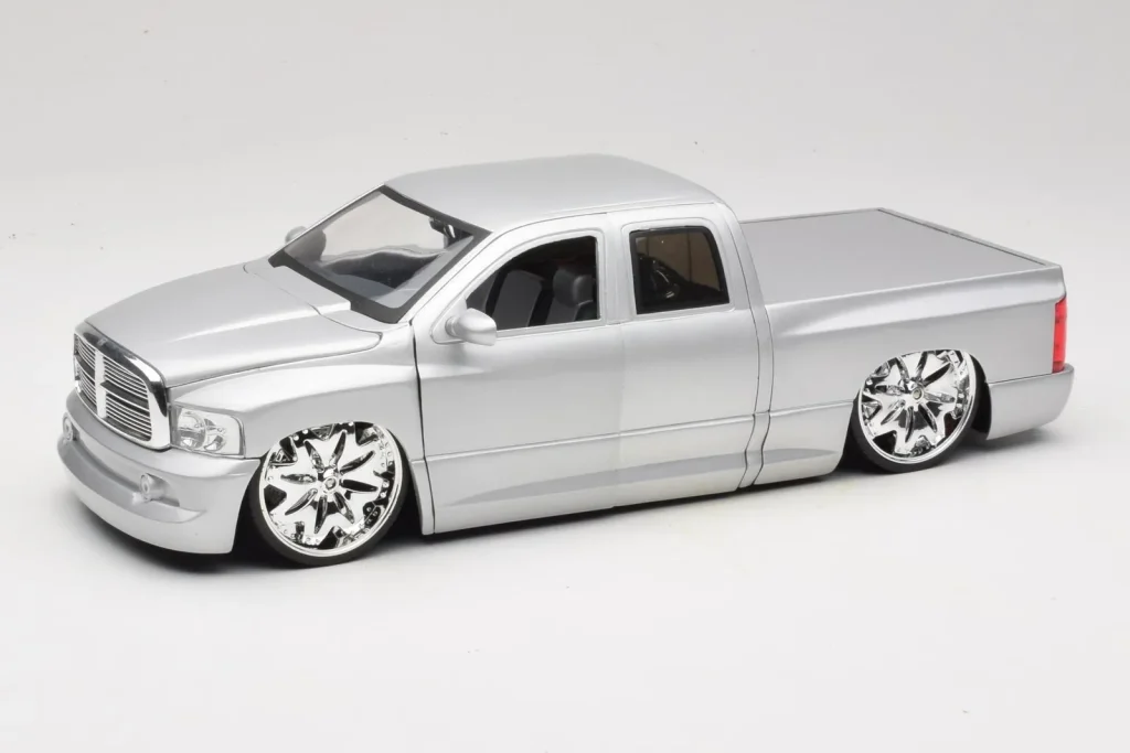 Model 1:18 Dodge Ram Tuned silver Jada