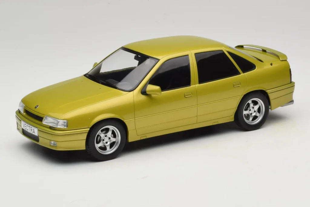 车型 1:18 Opel Vectra A 16V 年 2000 黄色 MCG
