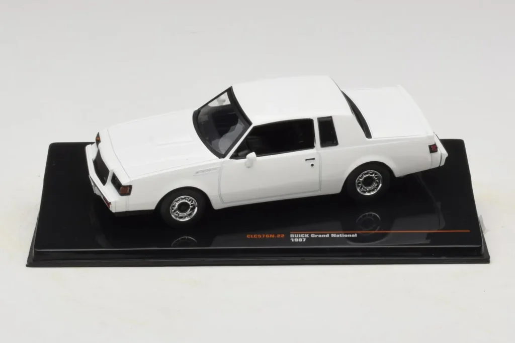Model 1:43 Buick Grand National white IXO