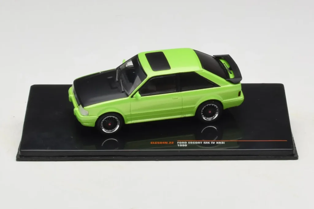 โมเดลรถ 1:43 Ford Escort Mk4 XR3i สีเขียว IXO