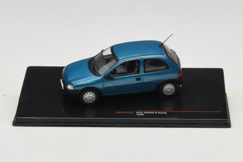 Model 1:43 Opel Corsa B Swing blue IXO