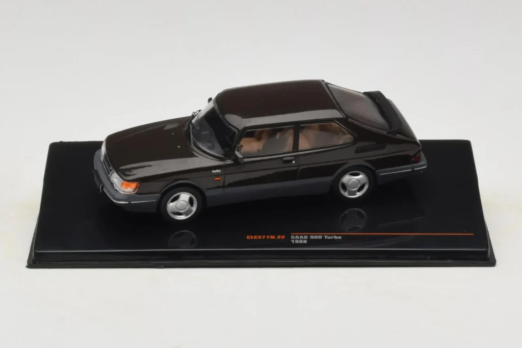 Model 1:43 Saab 900 Turbo Black IXO