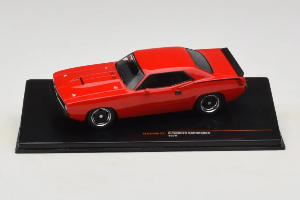 โมเดลรถ 1:43 Plymouth Barracuda สีแดง IXO