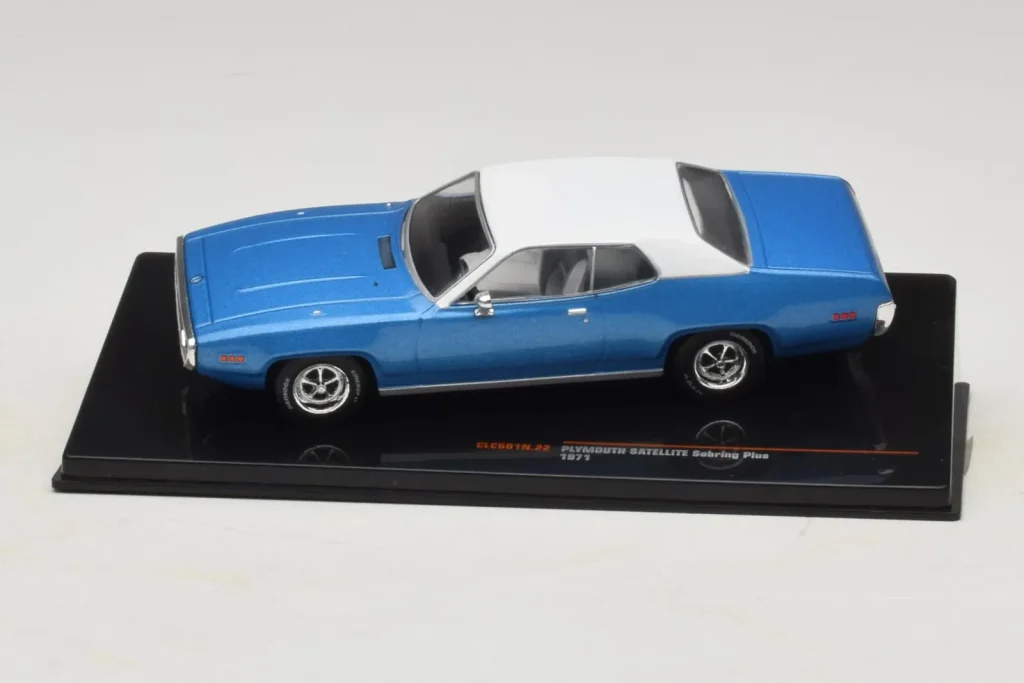 โมเดลรถ 1:43 Plymouth Satellite Sebring Plus สีน้ำเงิน IXO