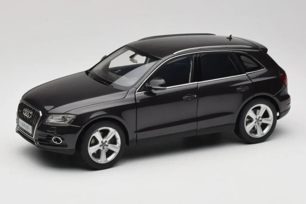 Model 1:18 Audi Q5 8R Lava Grey Kyosho