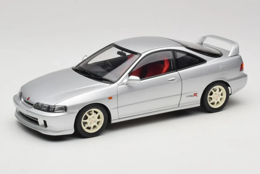 Model 1:18 Honda Integra Type R DC2 Pre-Facelift Vogue metallic silver MotorHelix