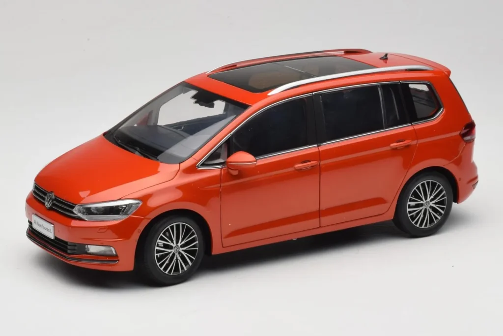 โมเดลรถ 1:18 Volkswagen Touran 5T สีส้ม Paudi Model
