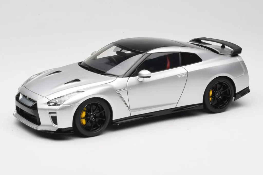 车型 1:18 Nissan GT-R R35 Track Edition NISMO T-Spec Ultimate Metal 银色 MotorHelix