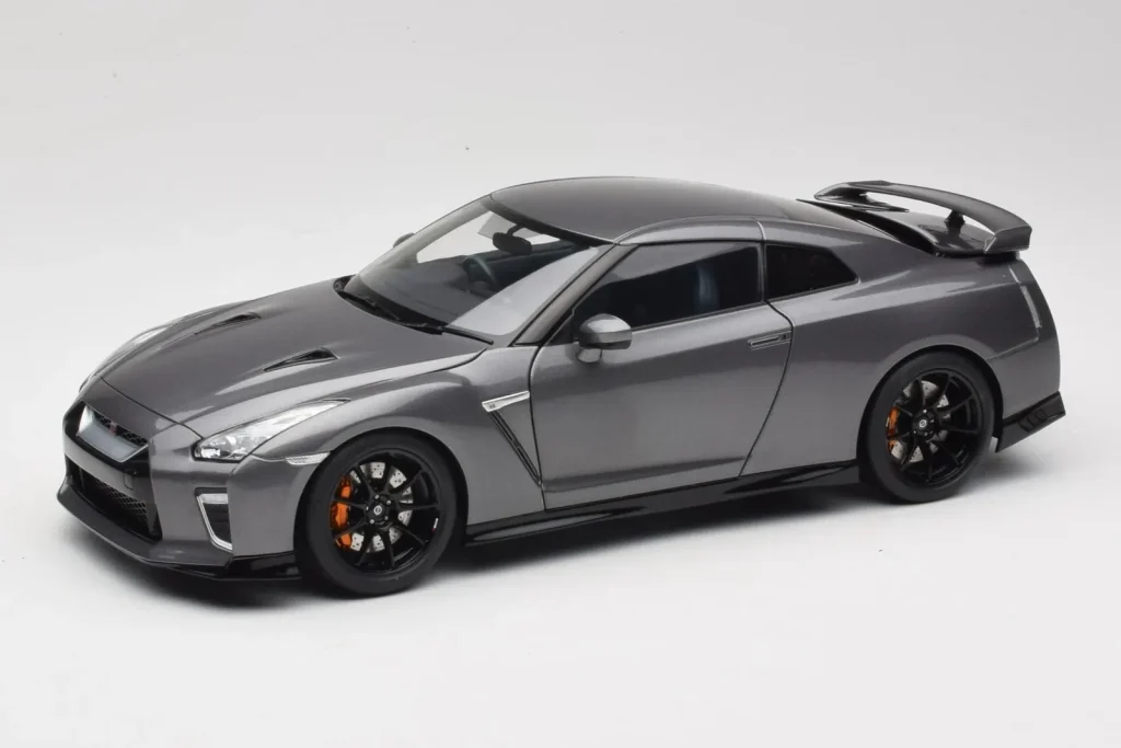 车型 1:18 Nissan GT-R R35 Track Edition NISMO Gun Metallic MotorHelix