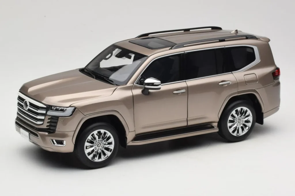โมเดลรถ 1:18 Toyota Land Cruiser LC300 ZX สีทอง LCD