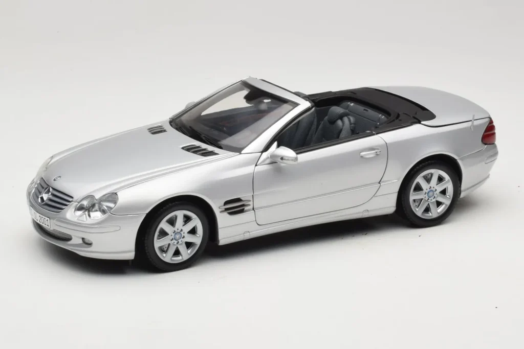 โมเดลรถ 1:18 Mercedes SL R129 สีเงิน Minichamps (มือสอง)