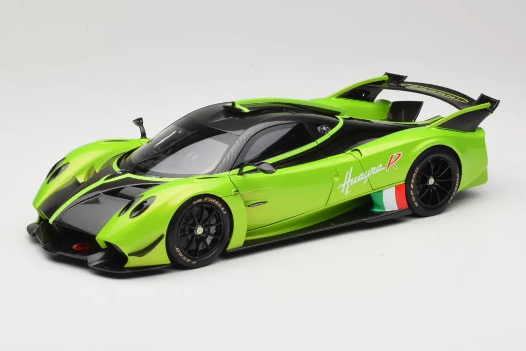 โมเดลรถ 1:18 Pagani Huayra R สีเขียว LCD