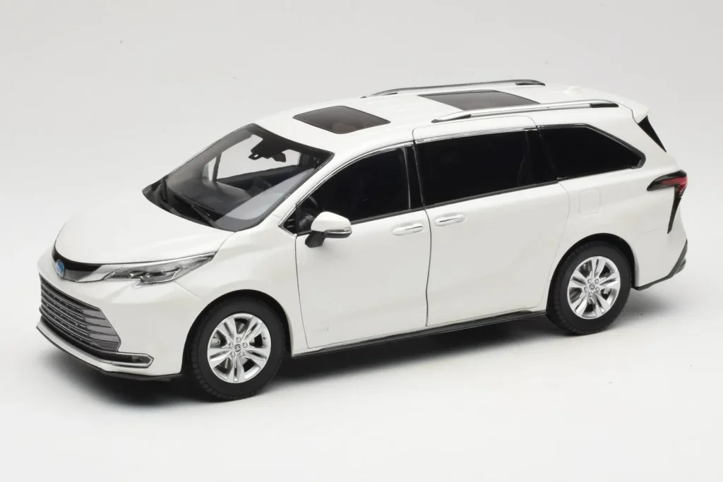 โมเดลรถ 1:18 Toyota Sienna XL30 สีขาว OEM