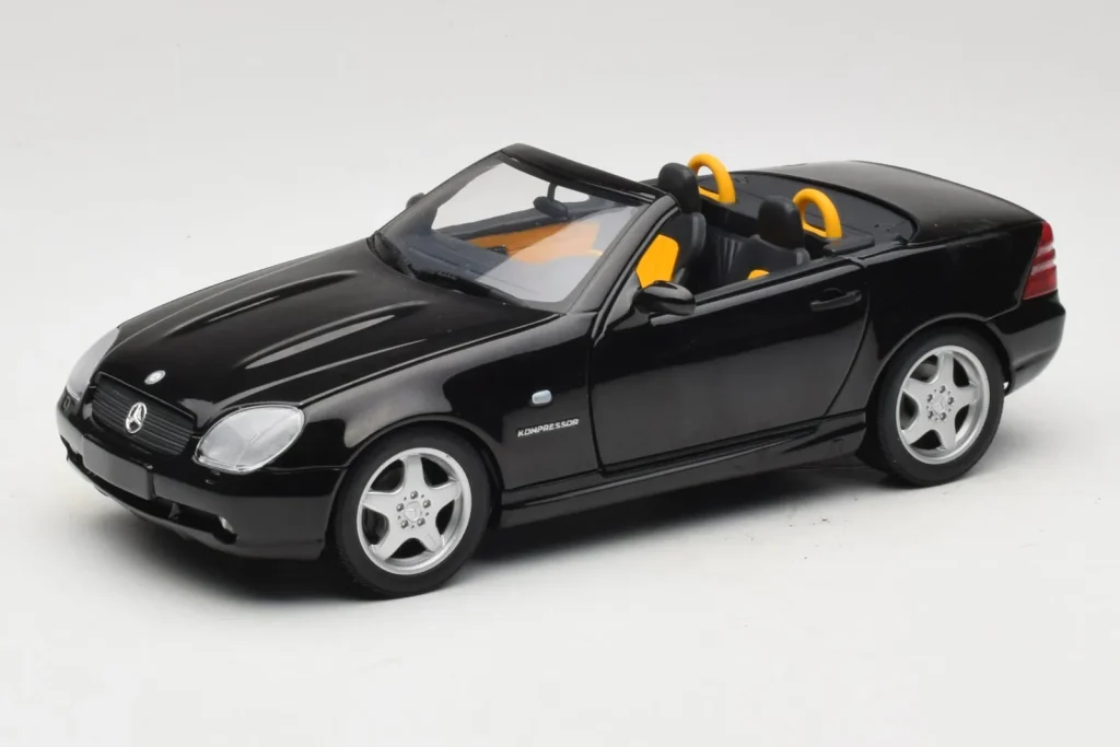 โมเดลรถ 1:18 Mercedes SLK R170 230 AMG สีดำ Minichamps (มือสอง)