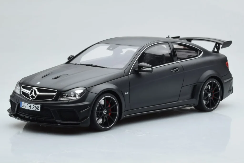 车型 1:18 Mercedes C63 AMG W204 Black Series Matte 黑色 GT Spirit