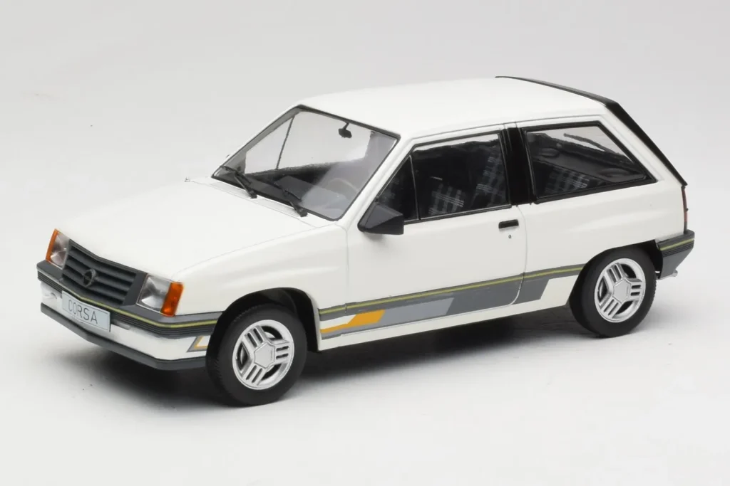 โมเดลรถ 1:18 Opel Corsa A Sprint สีขาว MCG