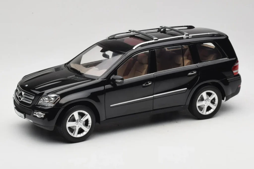 โมเดลรถ 1:18 Mercedes GL X164 Obsidian สีดำ Minichamps (มือสอง)
