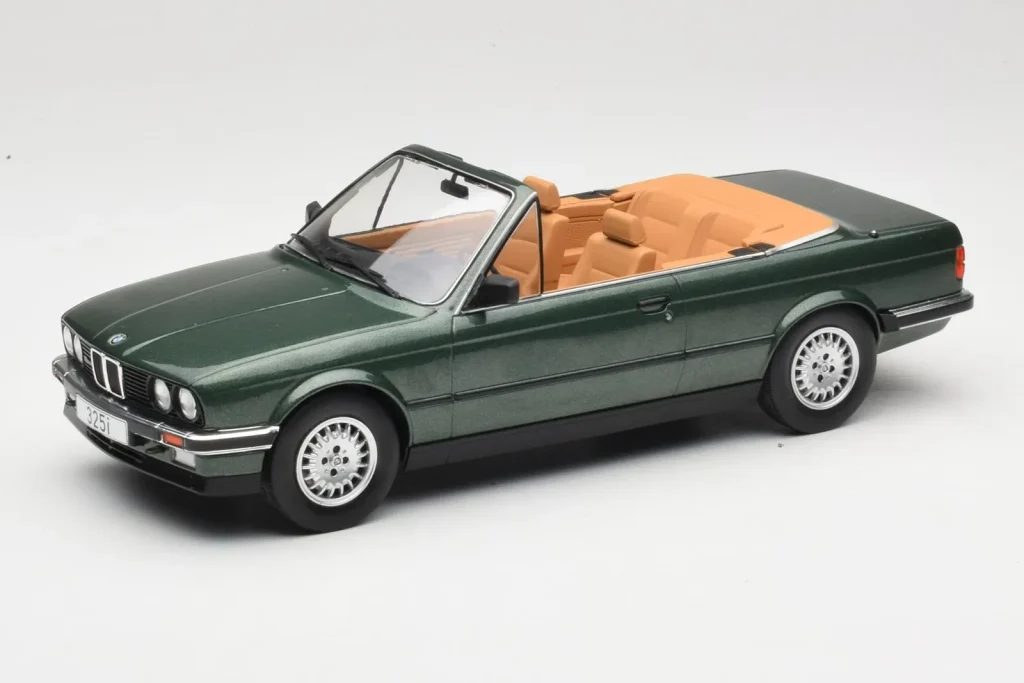 โมเดลรถ 1:18 BMW 325i E30 Cabriolet สีเขียว MCG