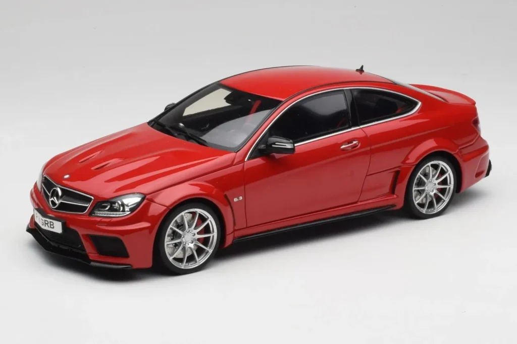 车型 1:18 Mercedes AMG C63 W204 Red 2nd Choice GT Spirit