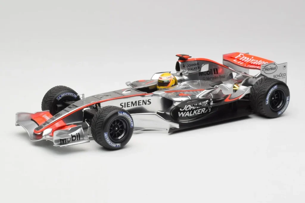 车型 1:18 McLaren MP4-25 Mercedes #2 L. Hamilton Showcar 年 2010 Minichamps