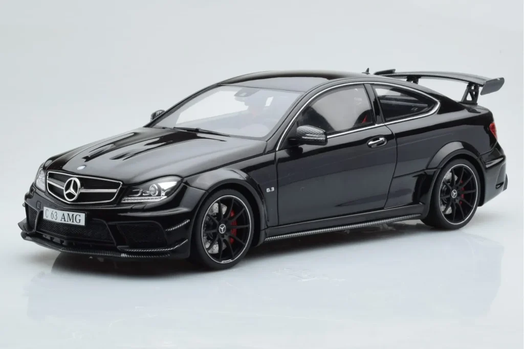 车型 1:18 Mercedes C63 AMG W204 Black Series 黑色 GT Spirit