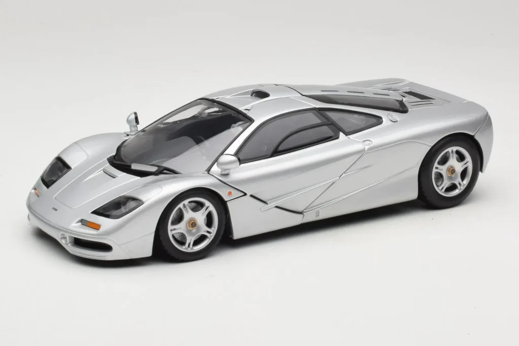 车型 1:18 McLaren F1 银色 UT Models [530133180]