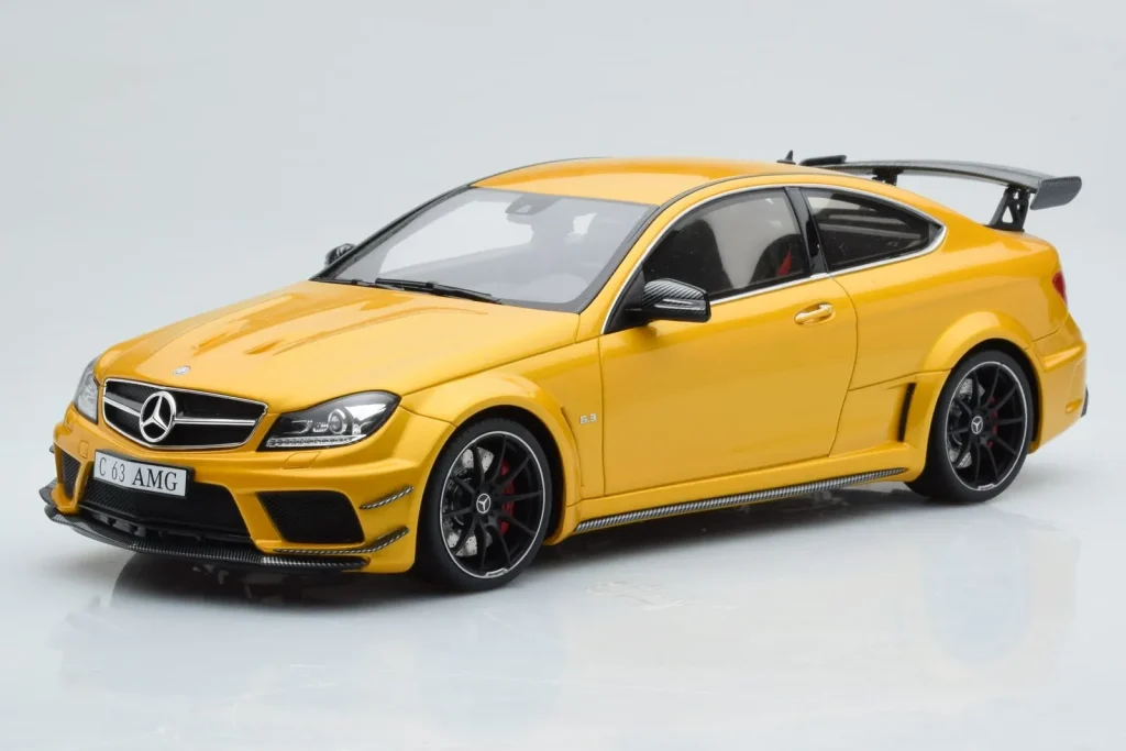 Model 1:18 Mercedes C63 AMG W204 Black Series Gold GT Spirit