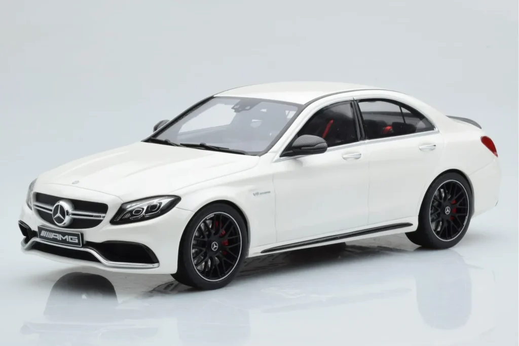 Model 1:18 Mercedes C63S AMG W205 white GT Spirit