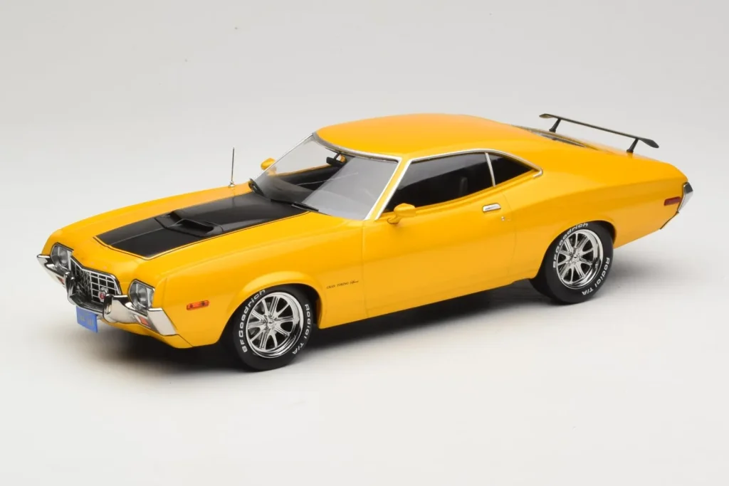 โมเดลรถ 1:18 Ford Gran Torino Sport สีเหลือง IXO