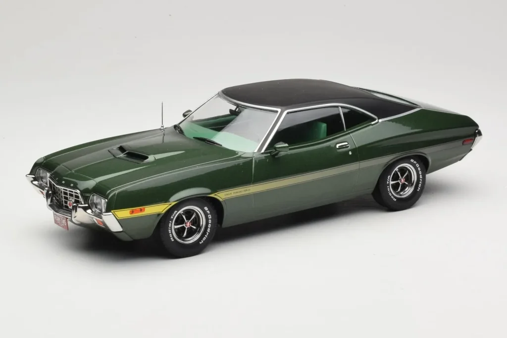โมเดลรถ 1:18 Ford Gran Torino Sport สีเขียว IXO