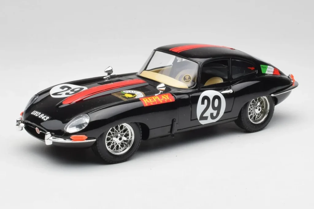 车型 1:18 Jaguar E-Type #29 黑色 Bburago