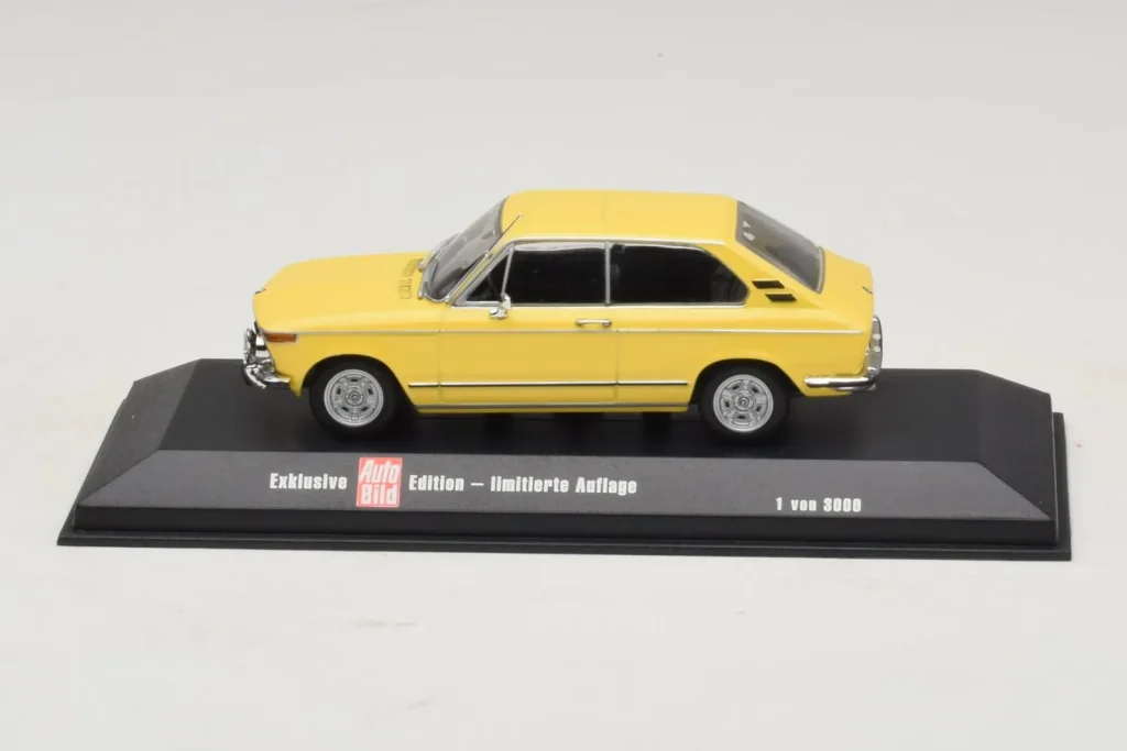 车型 1:43 BMW Touring 年 2002 黄色 Minichamps