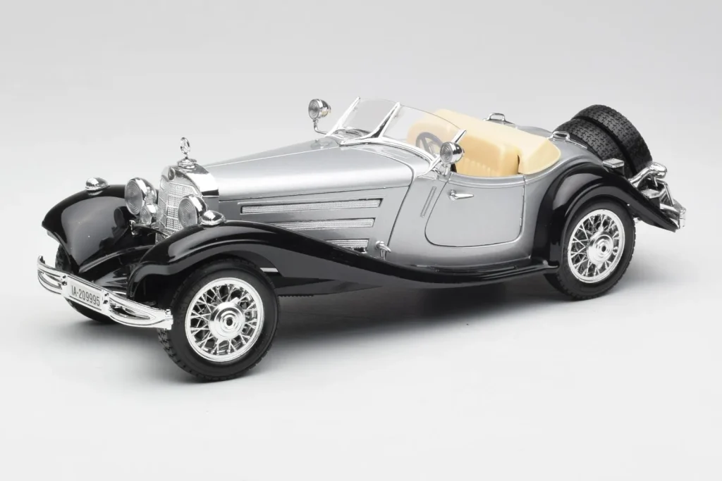 车型 1:18 Mercedes 500K Roadster 银色 Bburago