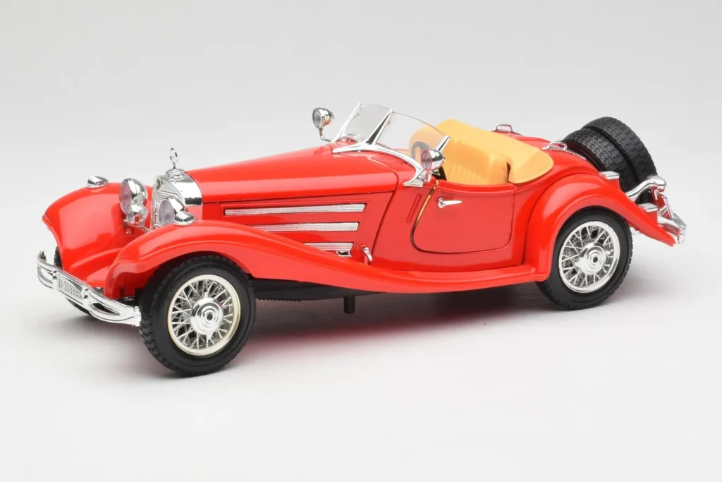 车型 1:18 Mercedes 500K Roadster 红色 Bburago