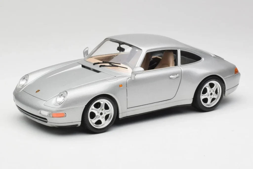 โมเดลรถ 1:18 Porsche 911 993 Carrera สีเงิน Bburago (มือสอง)