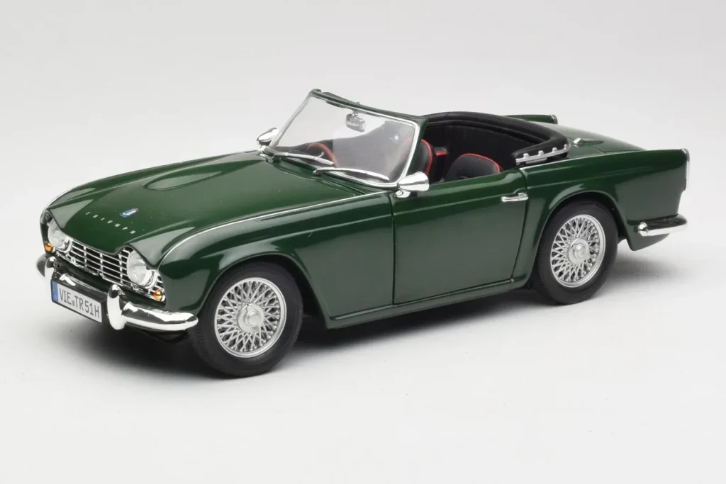 โมเดลรถ 1:18 Triumph TR4 British Racing สีเขียว Revell (มือสอง)