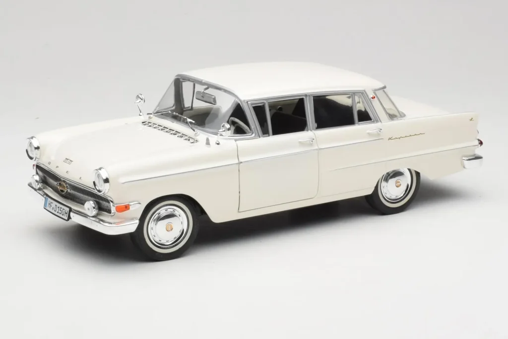 โมเดลรถ 1:18 Opel Kapitan P2 สีขาว Revell (มือสอง)