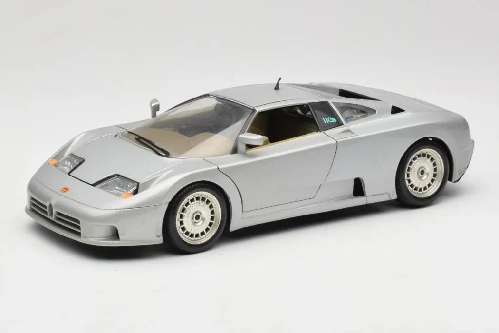 车型 1:18 Bugatti EB110 银色 Bburago